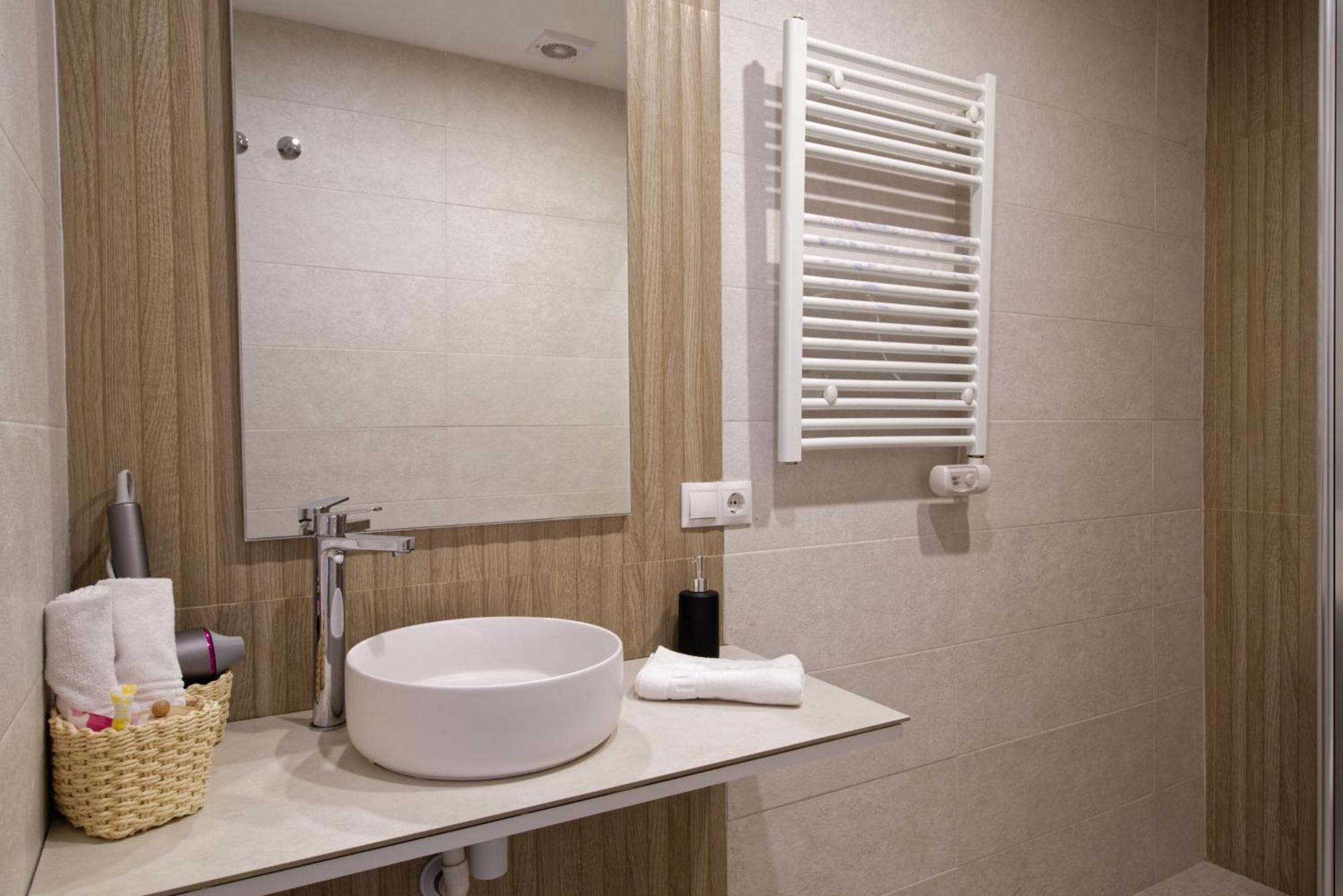 Osito Hub - L'explorador Andres Apartment Valencia