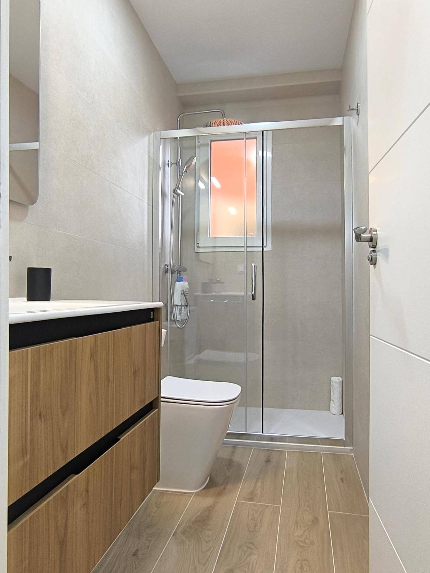 In With Wifi + Parking. Apartamento