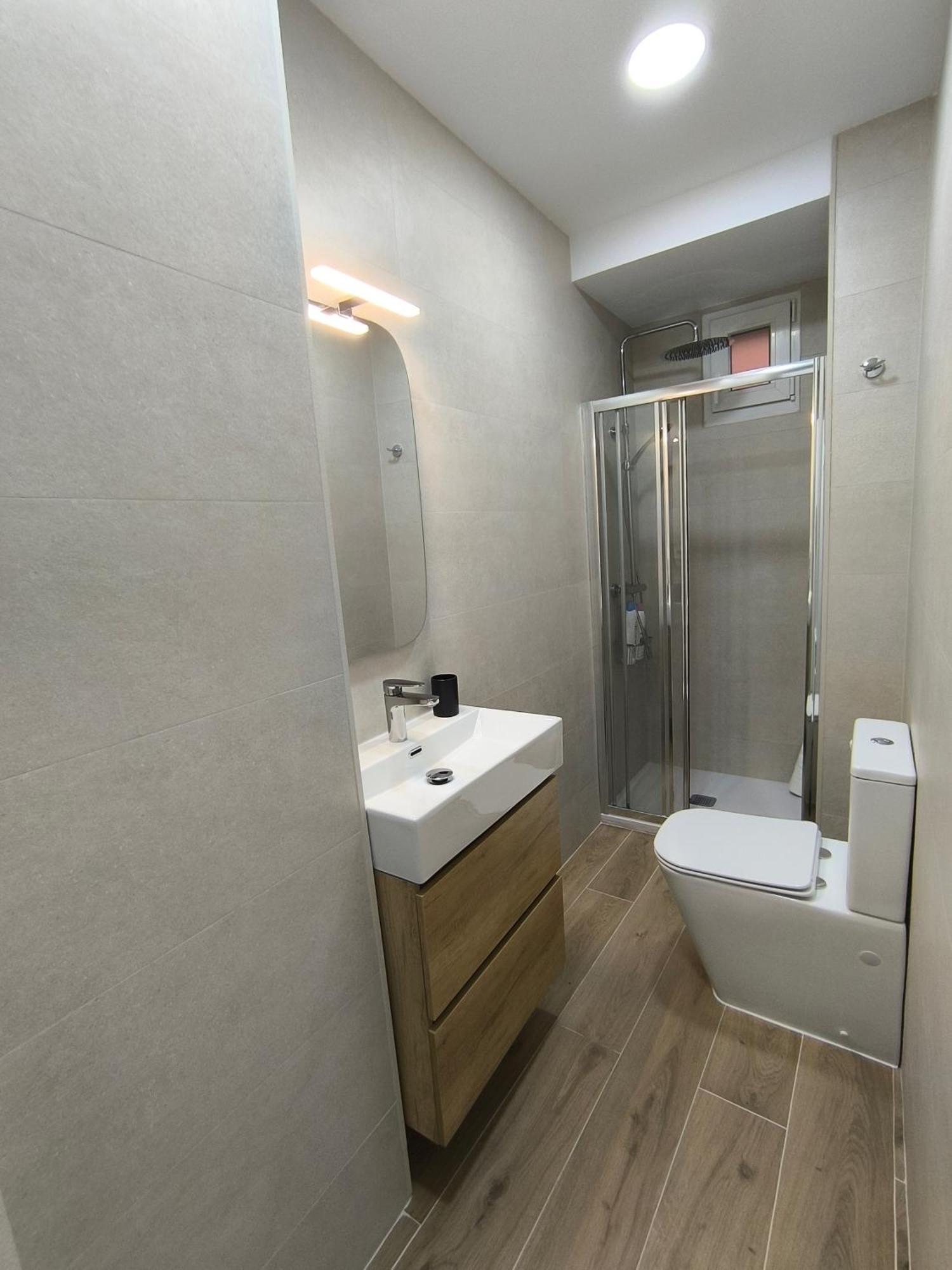Apartamento In With Wifi + Parking. *