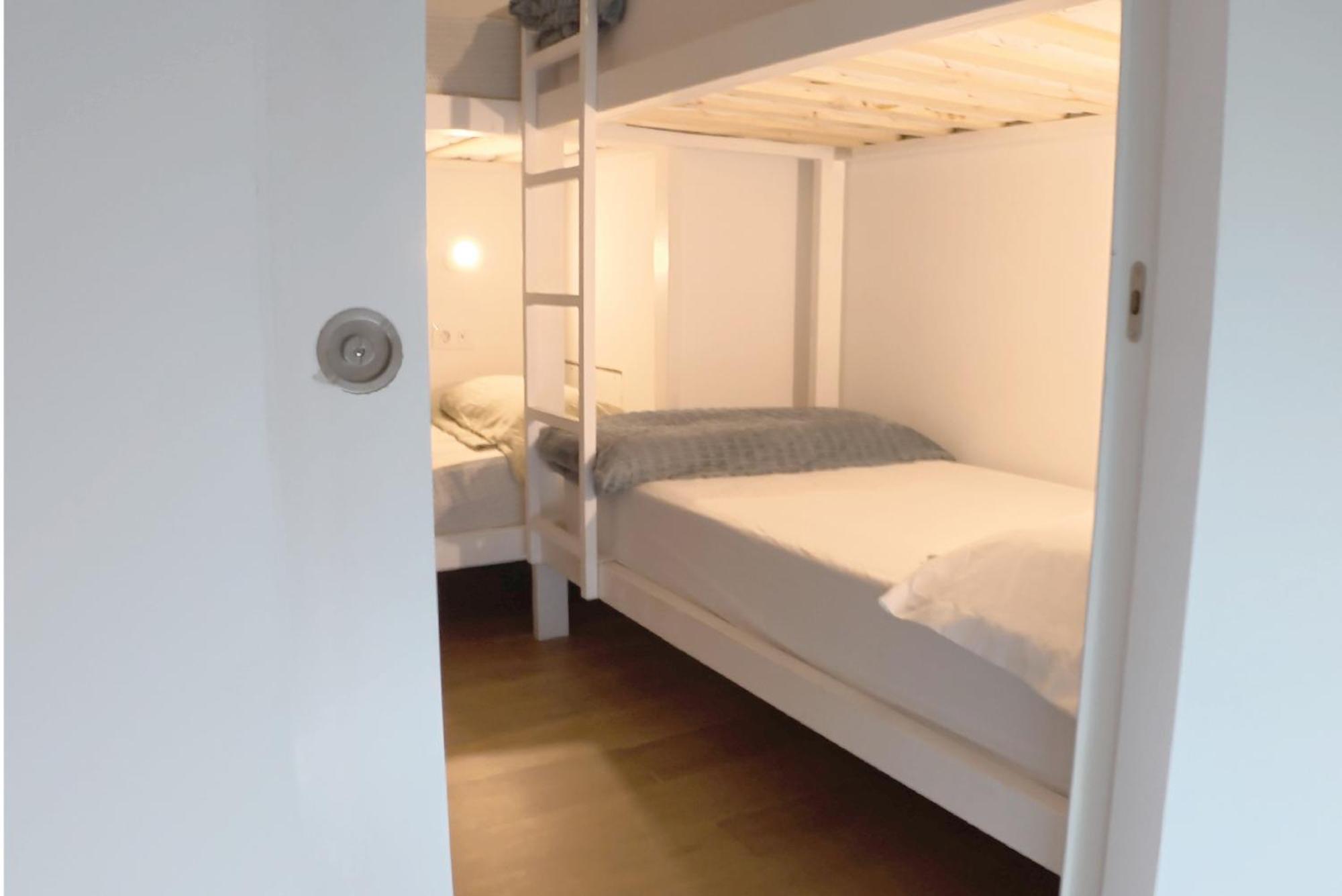 Aiora Hostel *