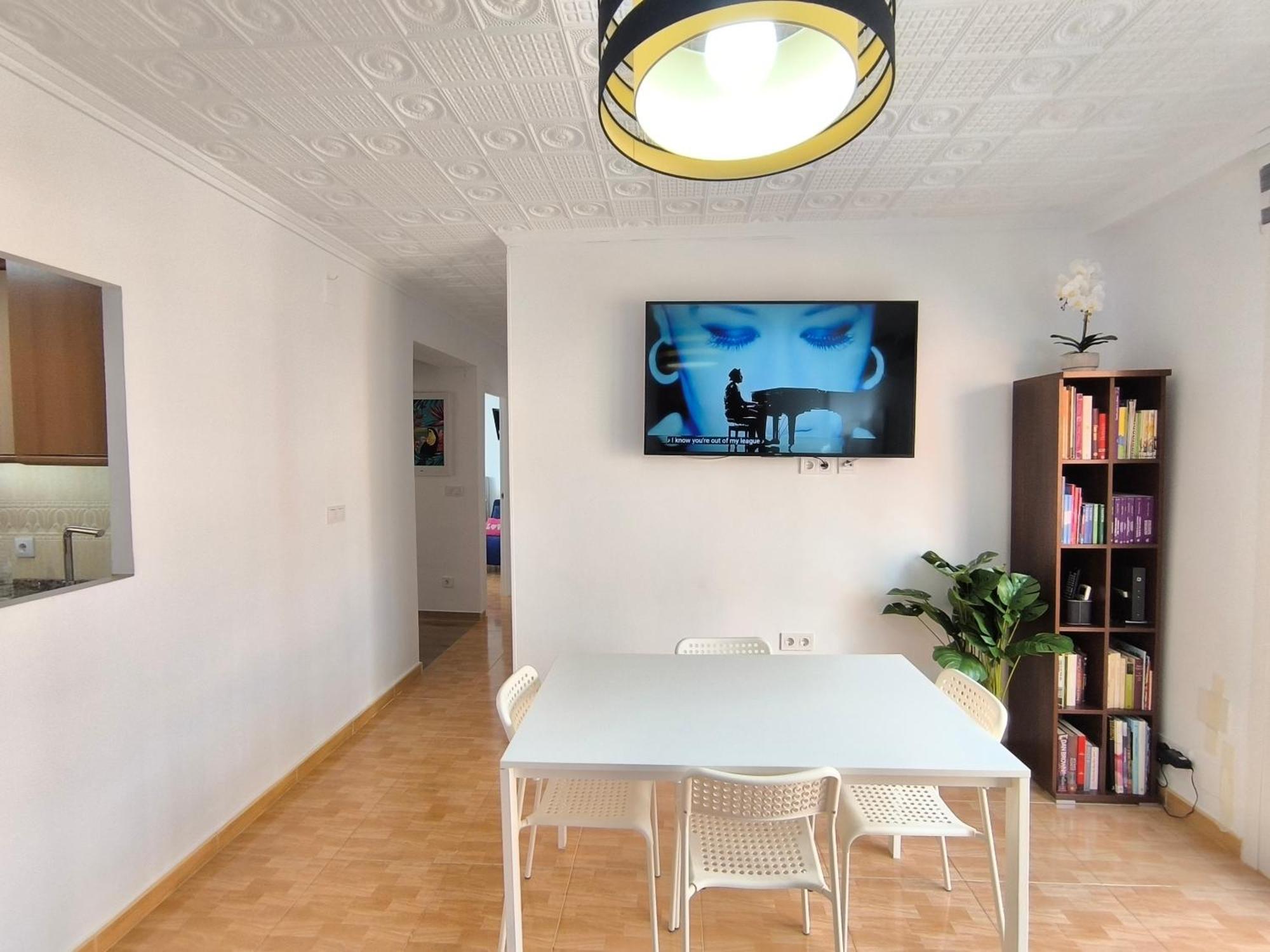 In With Wifi + Parking. Apartamento