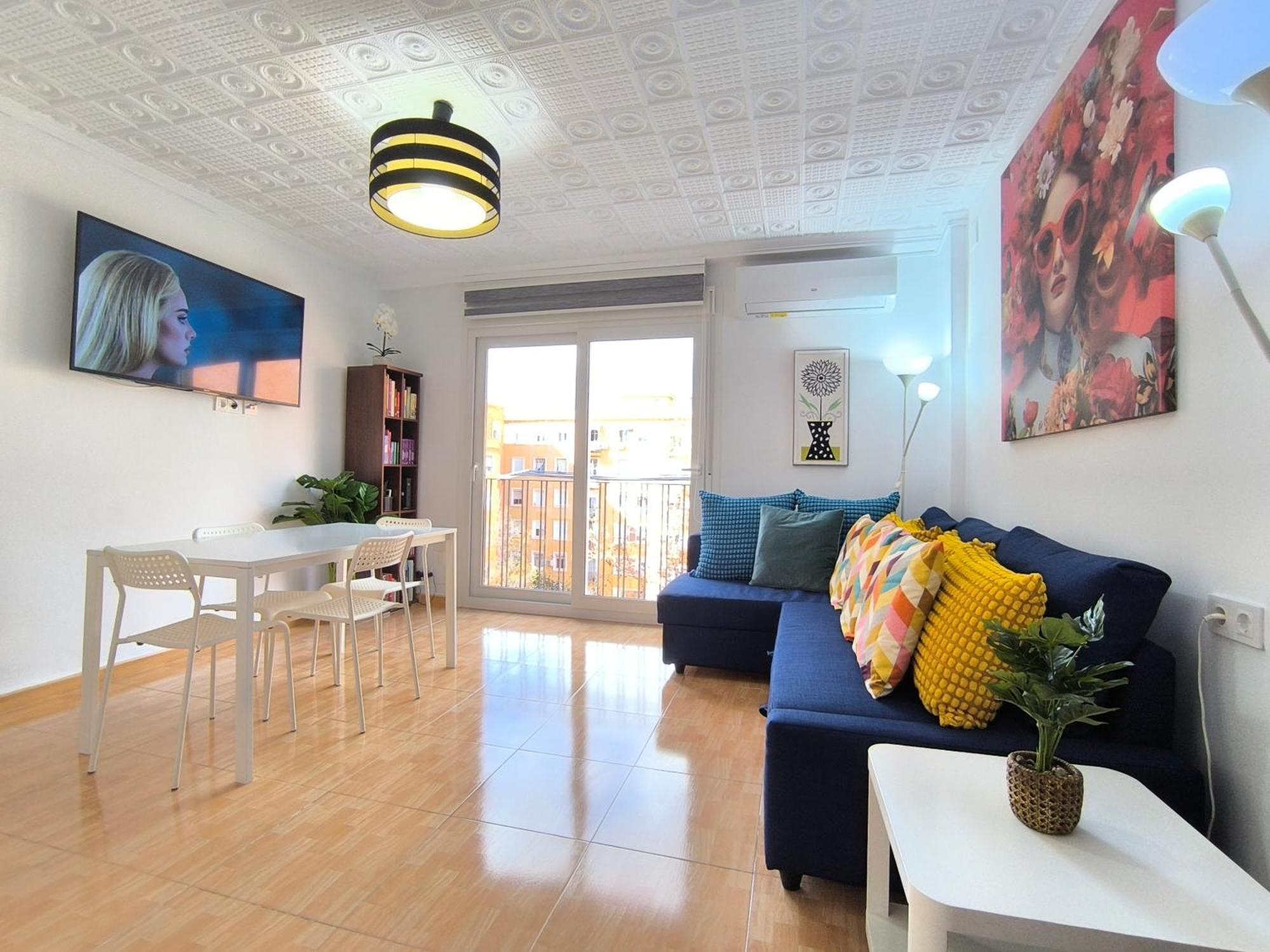 Apartamento In With Wifi + Parking. Valencia