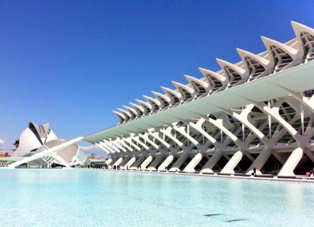 Homestay Valencia, Netflix, 4 Mins Walk To The