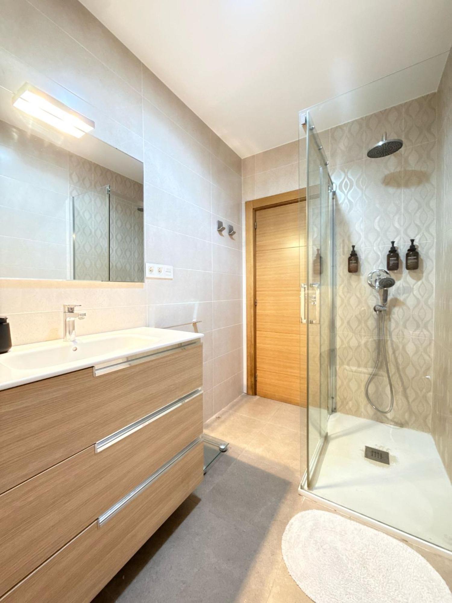 Valencia, Netflix, 4 Mins Walk To The Habitación en casa particular Valencia