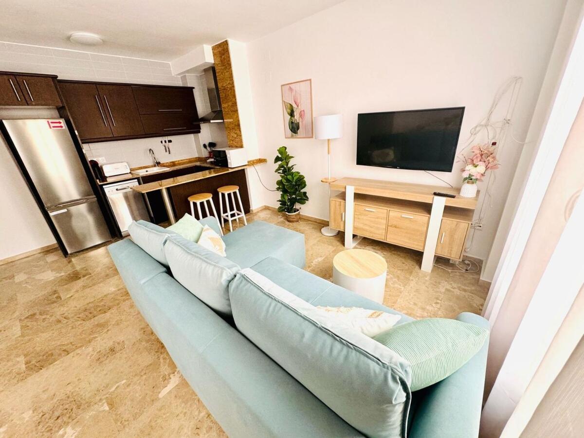 Abat 2 Cool & Wide Flat Next To The Cathedral *