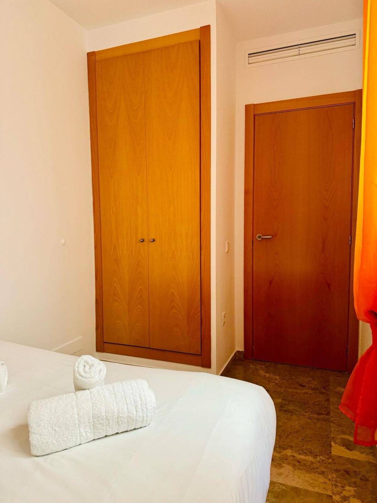 Abat 2 Cool & Wide Flat Next To The Cathedral * Valencia