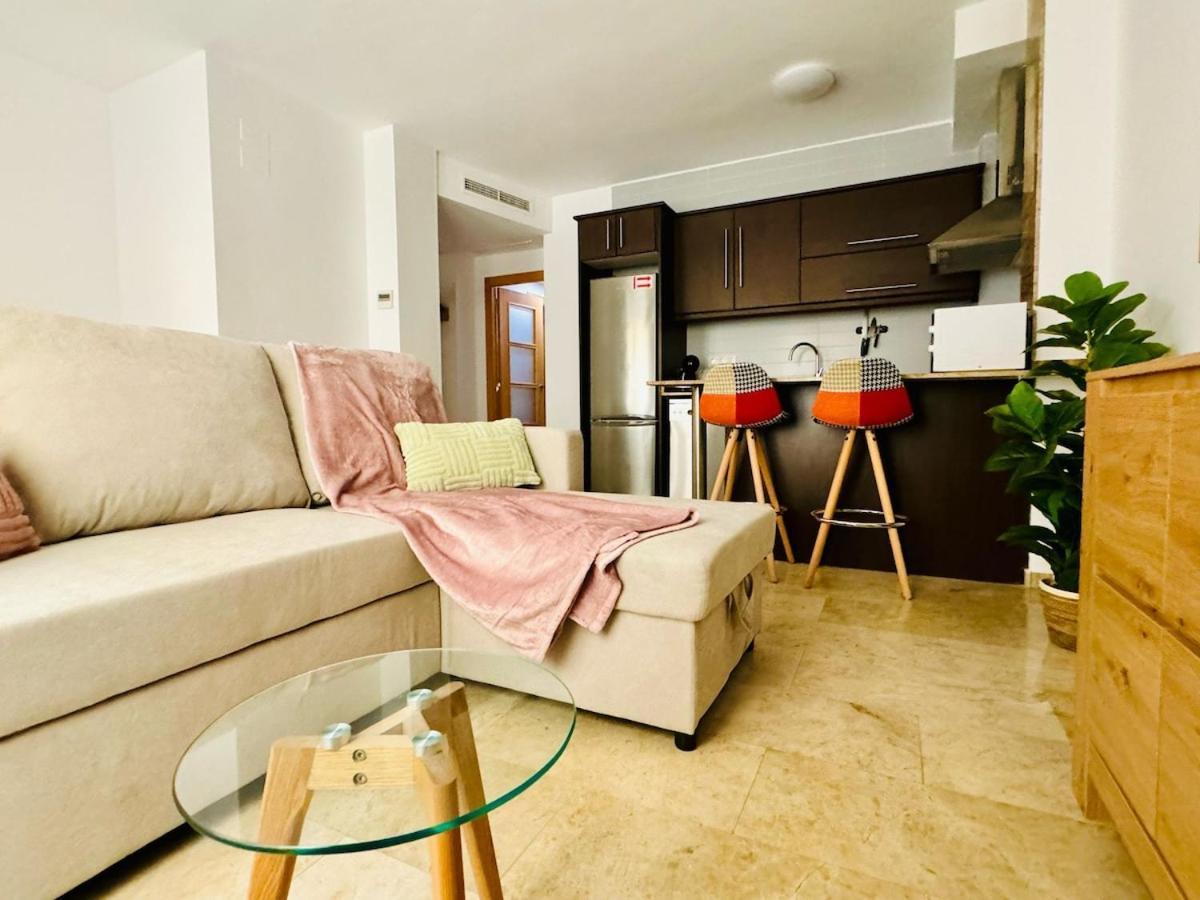 Abat 1 Cool & Wide Flat Next To The Cathedral *