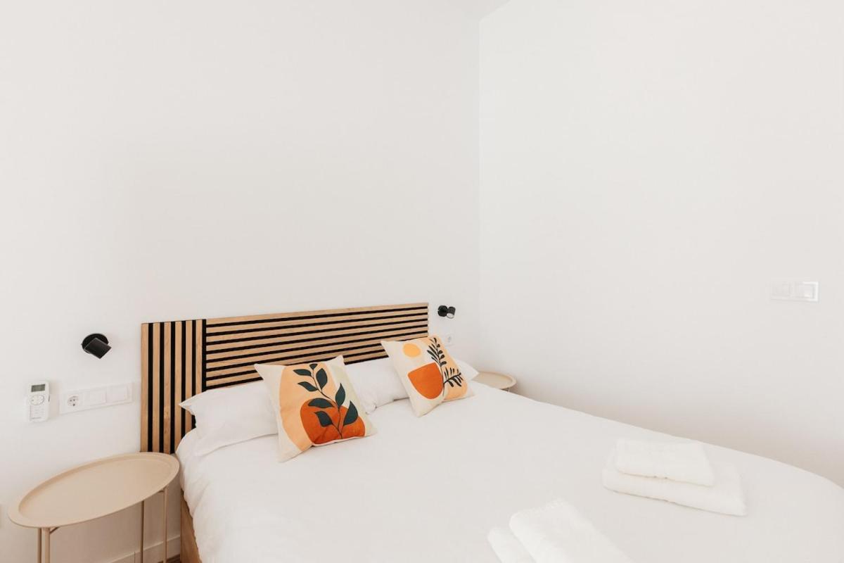 Stylish With Easy Access To Valencias Apartamento *