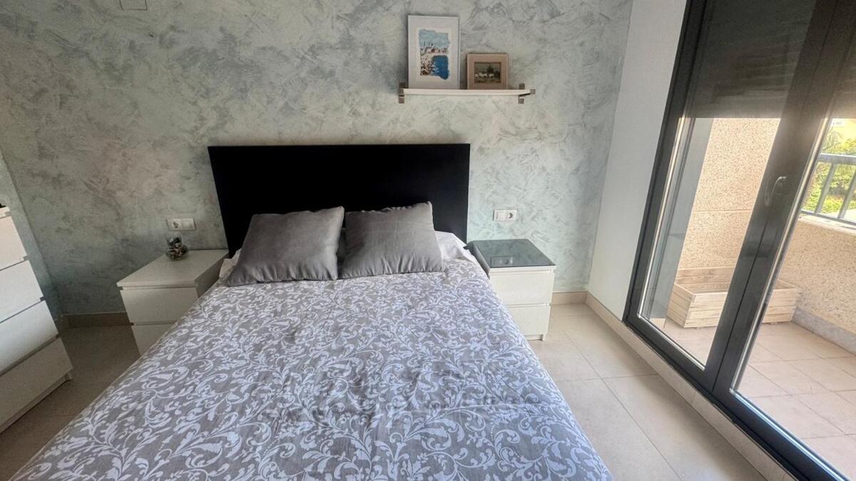 300 M From The ,parking , Breakfast Apartamento Valencia