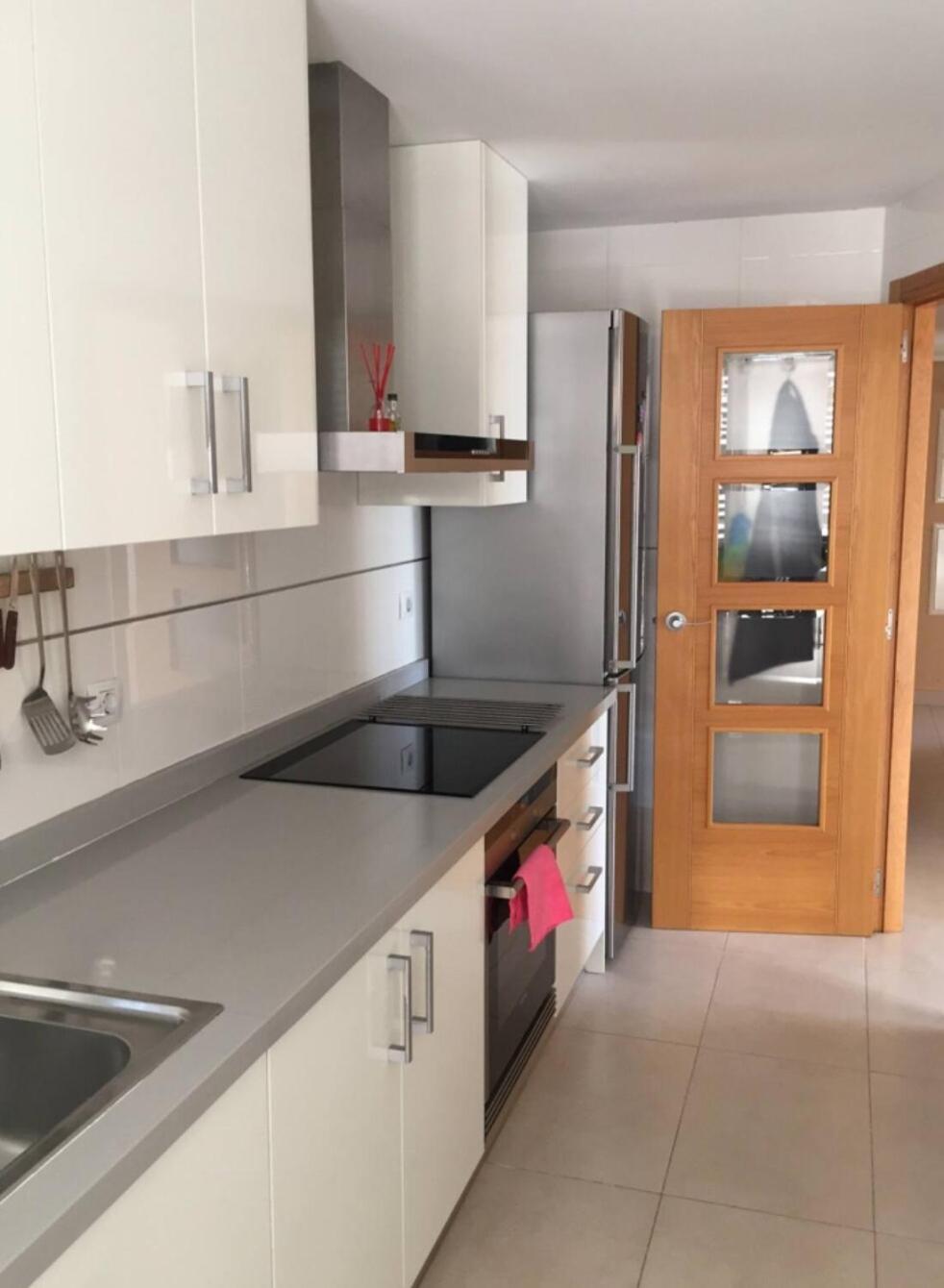 300 M From The ,parking , Breakfast *