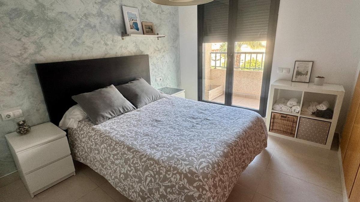 300 M From The ,parking , Breakfast * Valencia