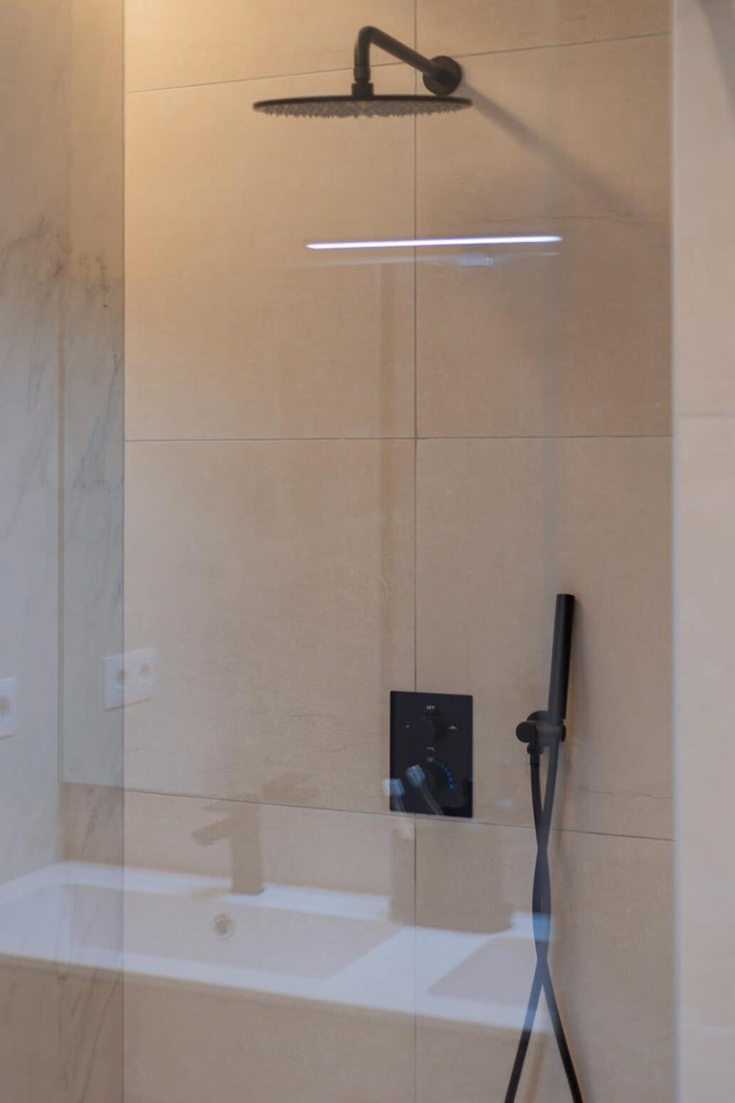 Explore Luxury Meets Comfort Apartamento Valencia