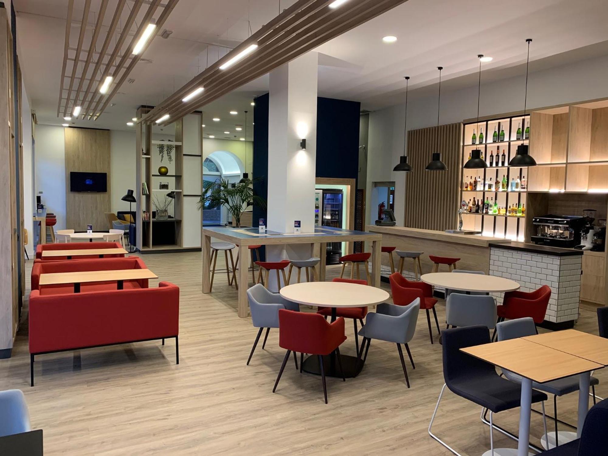 Hotel Express Ciudad De Ciencias, An Ihg Valencia