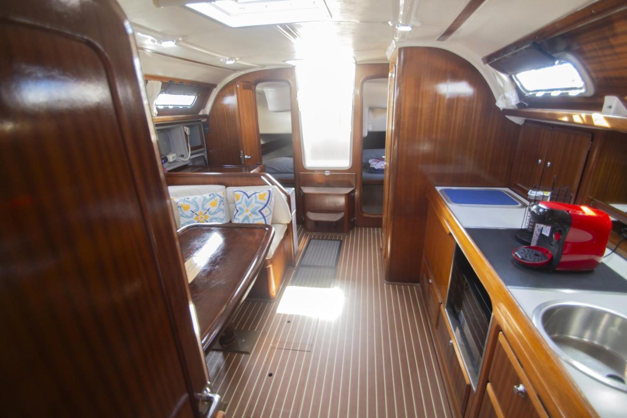 On A Sailing Boat In Hotel en barco *