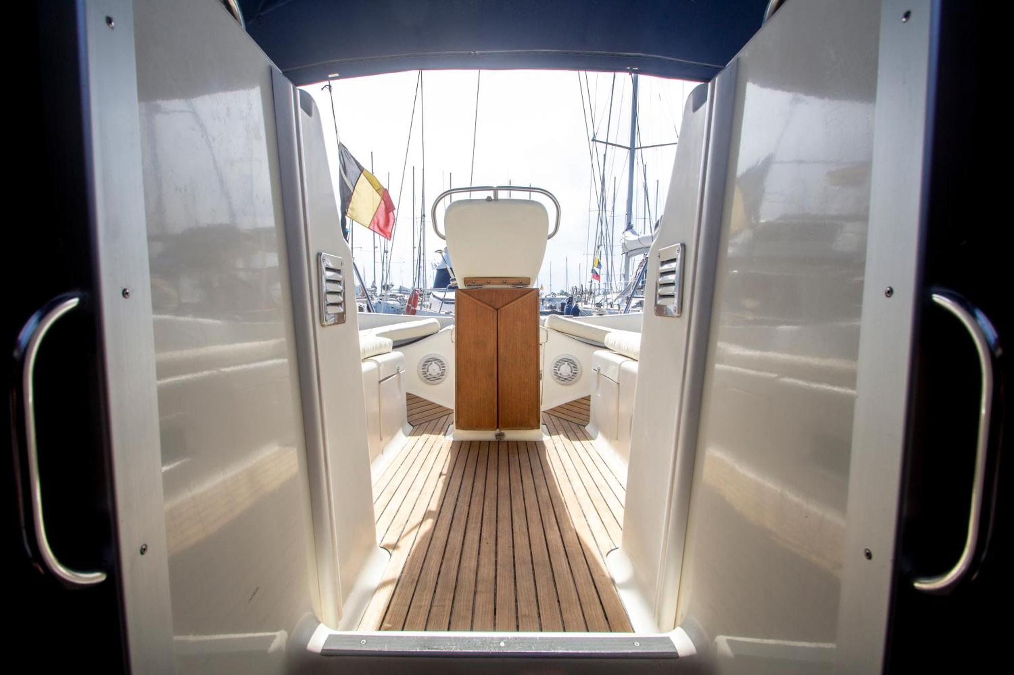 Hotel en barco On A Sailing Boat In