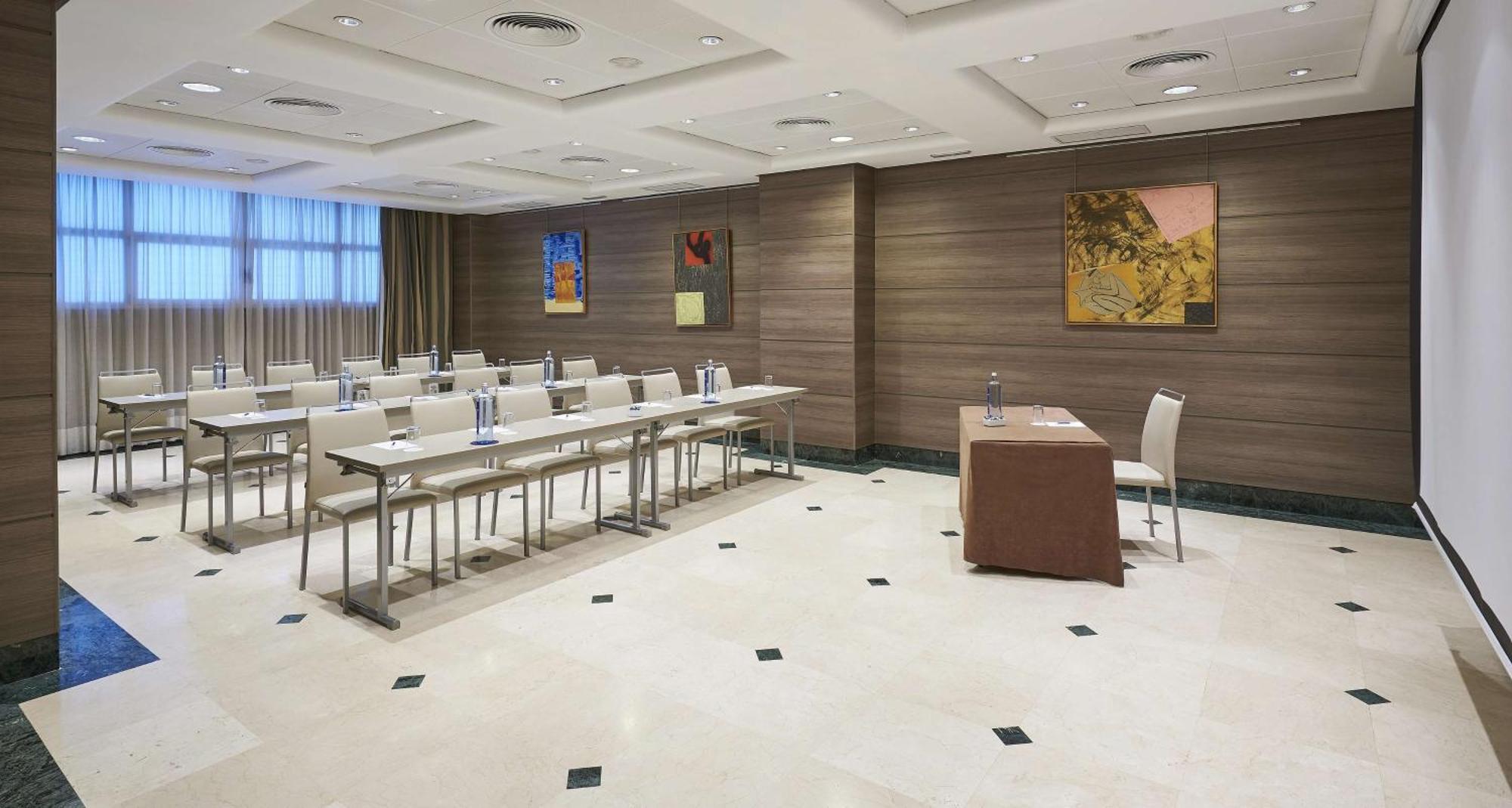 Hotel Nh Center 4*