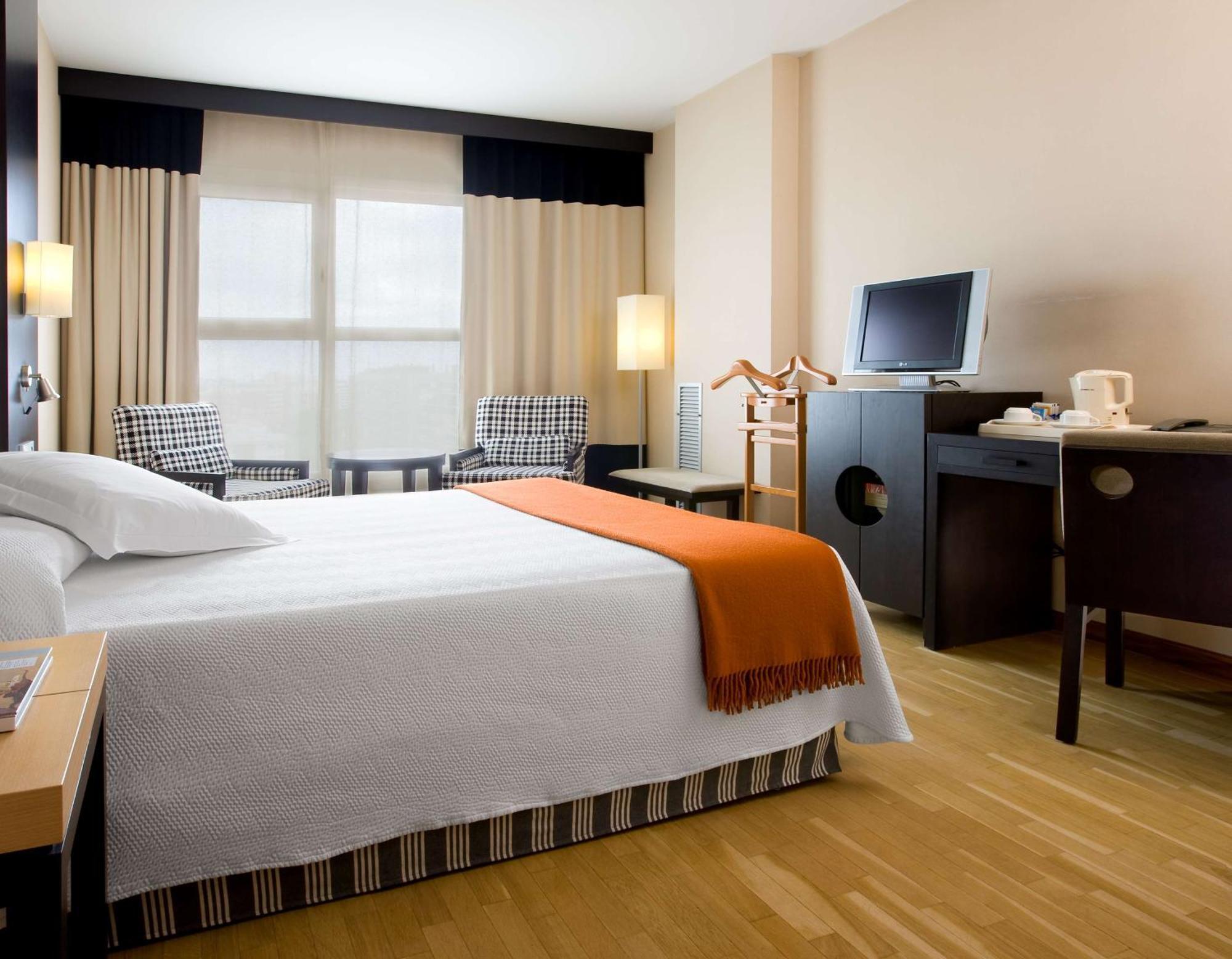 Hotel Nh Center 4*