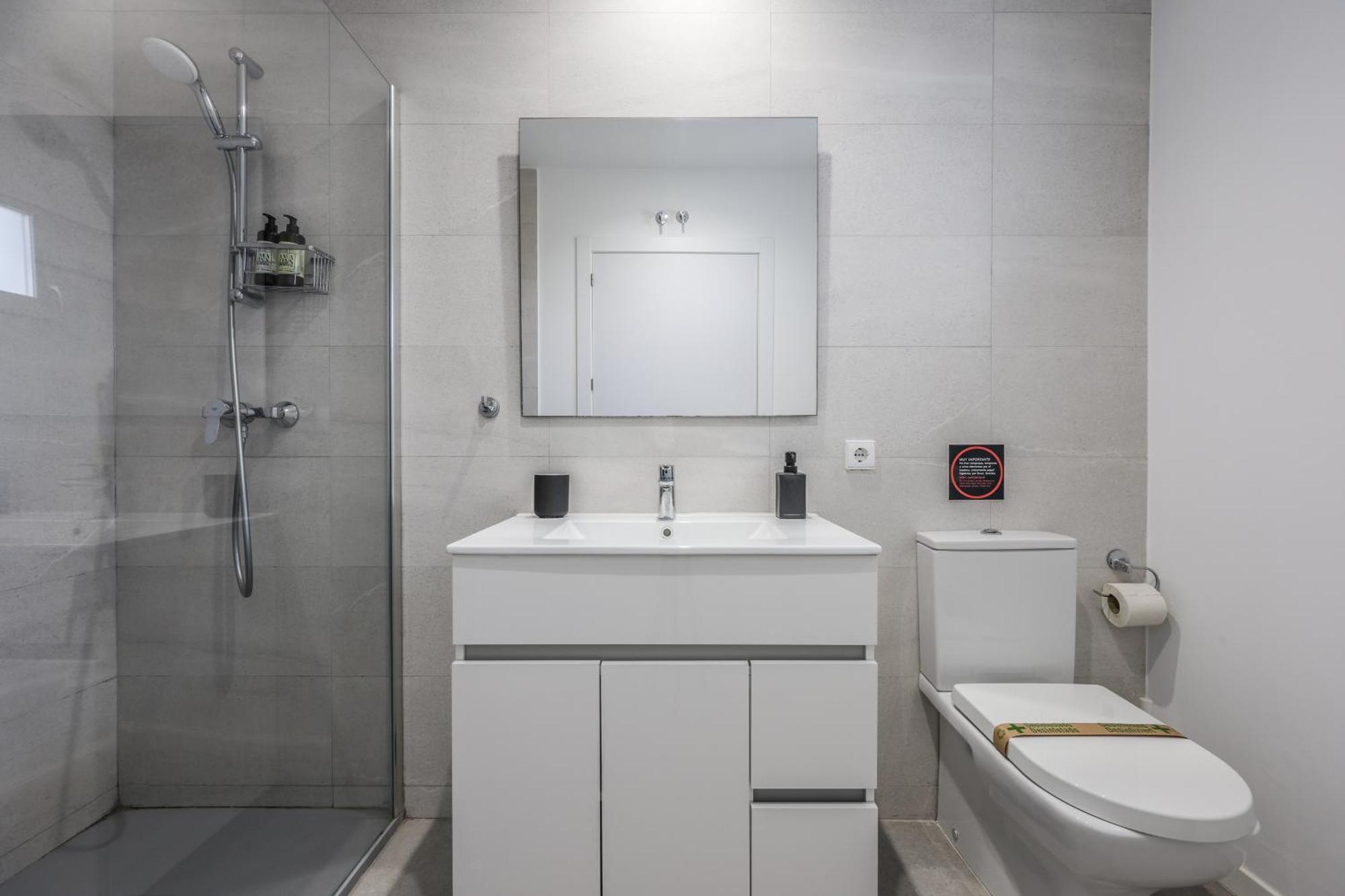 Apartamento Nuevo Estudio A Metros De La Playa, Con Terraza Y Zonas Comun 3c Valencia