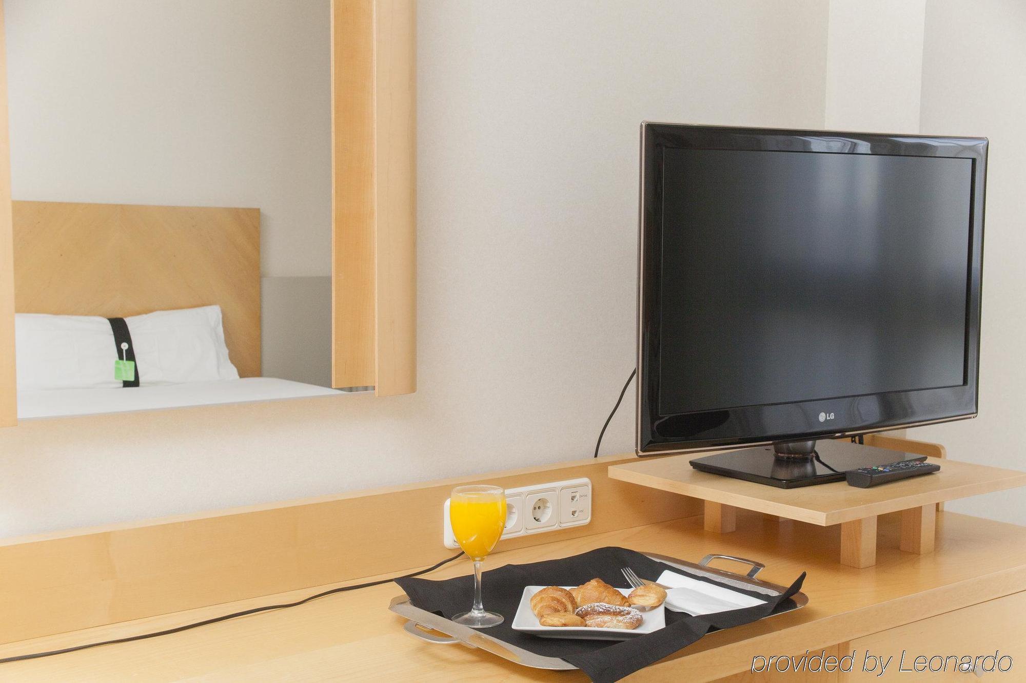 Alameda Plaza Hotel 4*