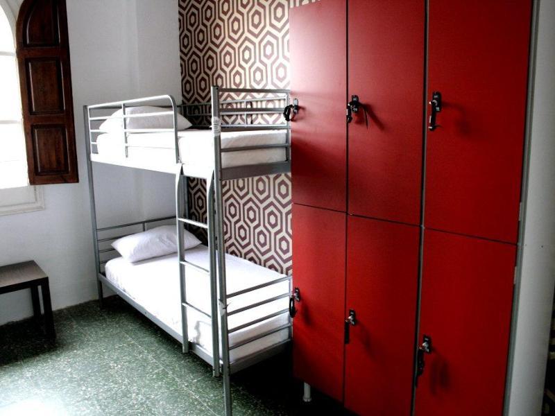Hostal Feetup Backpackers *