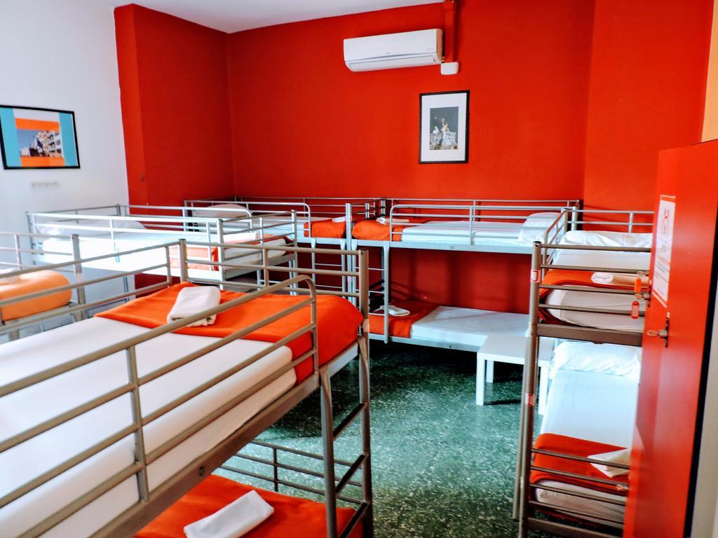 Hostal Feetup Backpackers