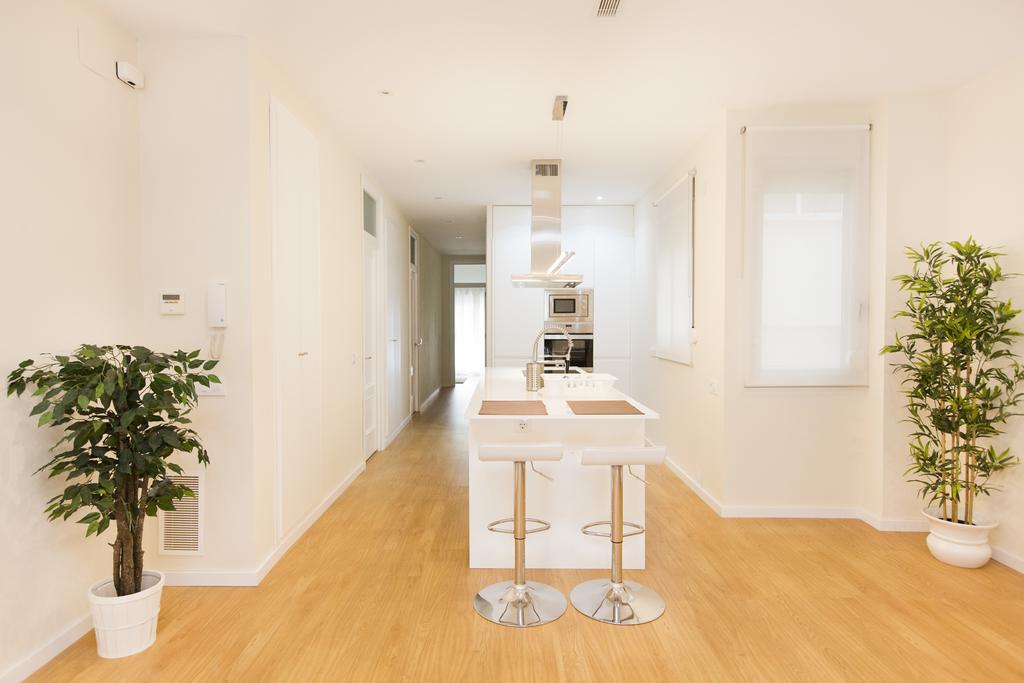 Total White Apartment *