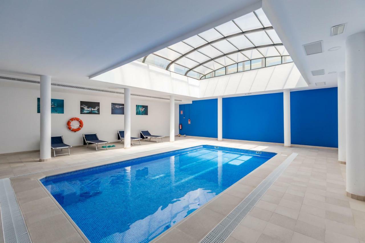 Luxury Front With Pool Valencia