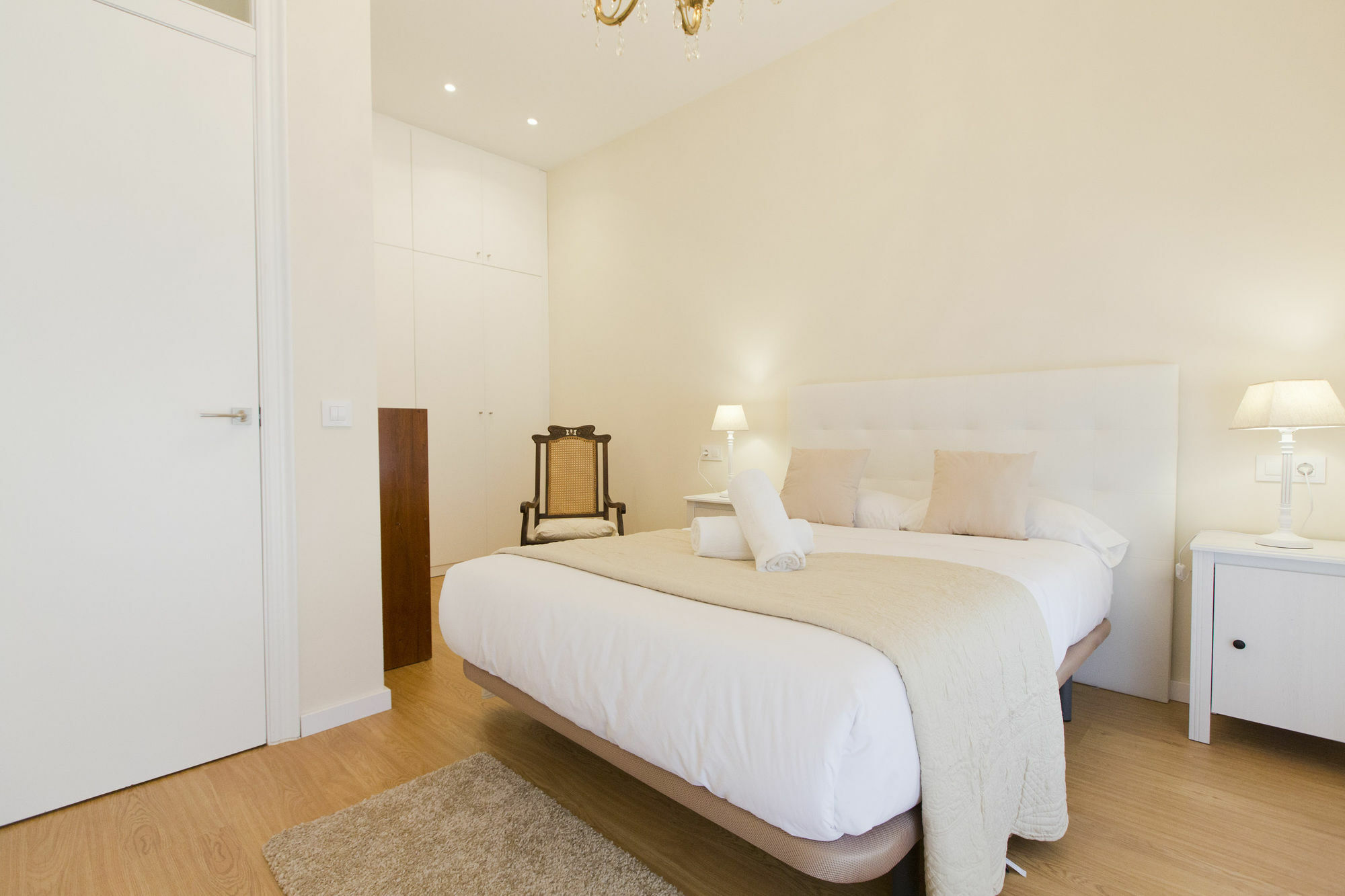 Total White Apartment *