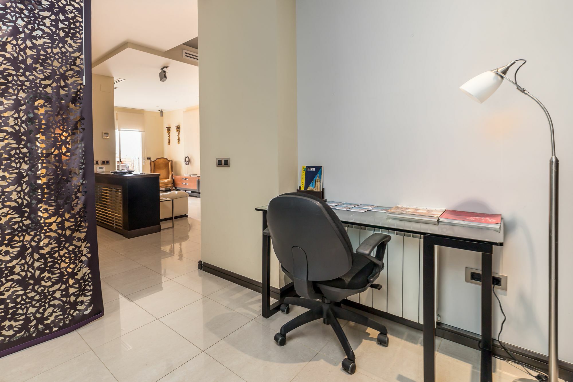 Apartment Travel Habitat Atico Ciutat Vella. *