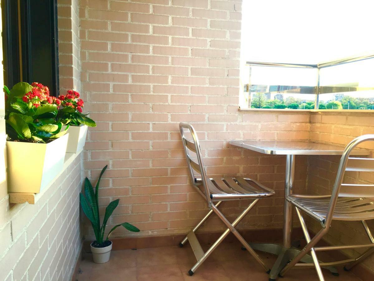 Sun @ Arts & Sciences + Parking Apartment *