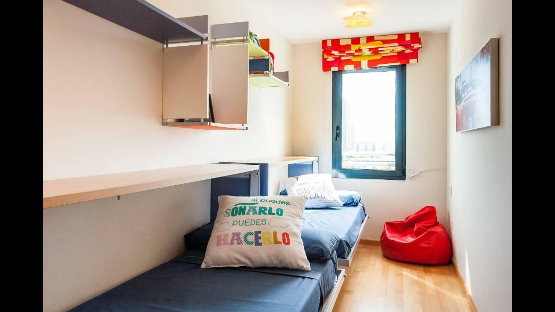 En La Ciudad De Ciencias Y Cerca De La Playa Apartment