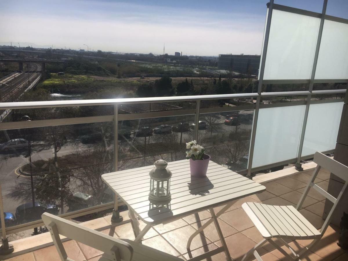 En La Ciudad De Ciencias Y Cerca De La Playa Apartment