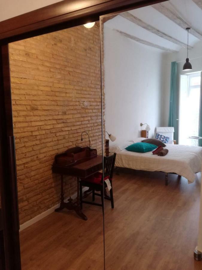 47 Carrer De Cadis, Puerta 1
