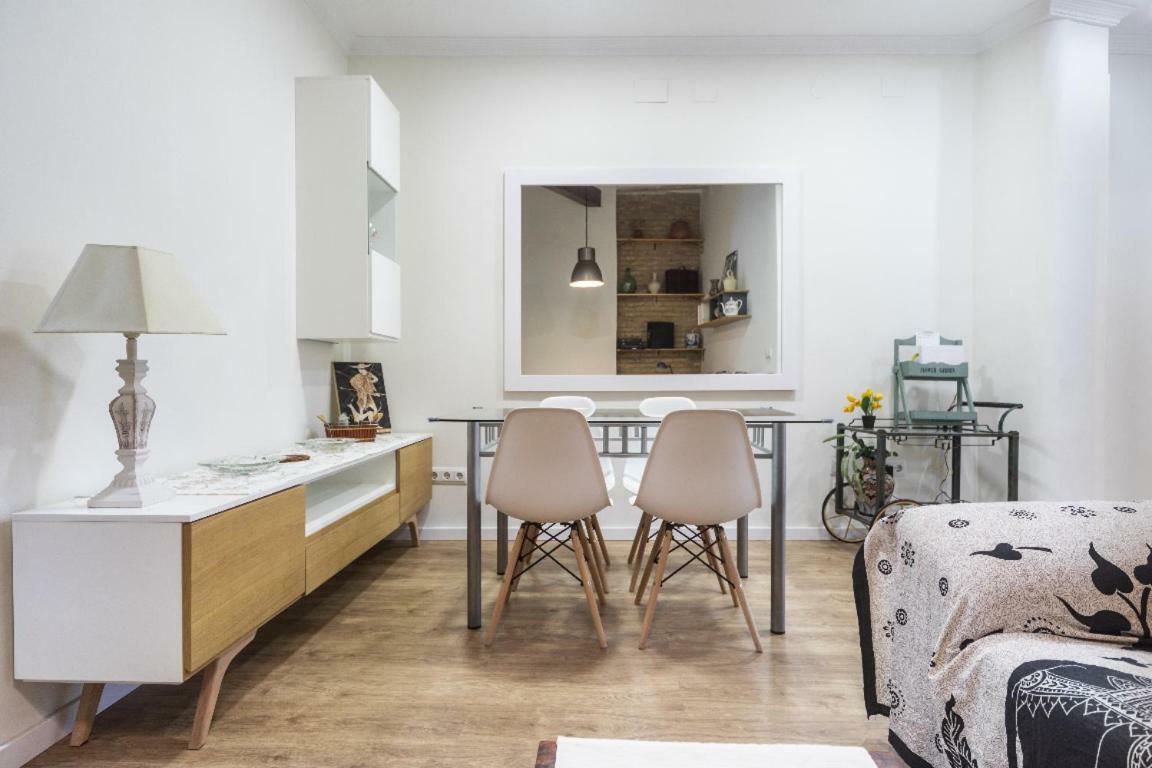 47 Carrer De Cadis, Puerta 1