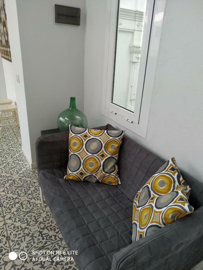 12 Carrer Del Bisbe * Valencia