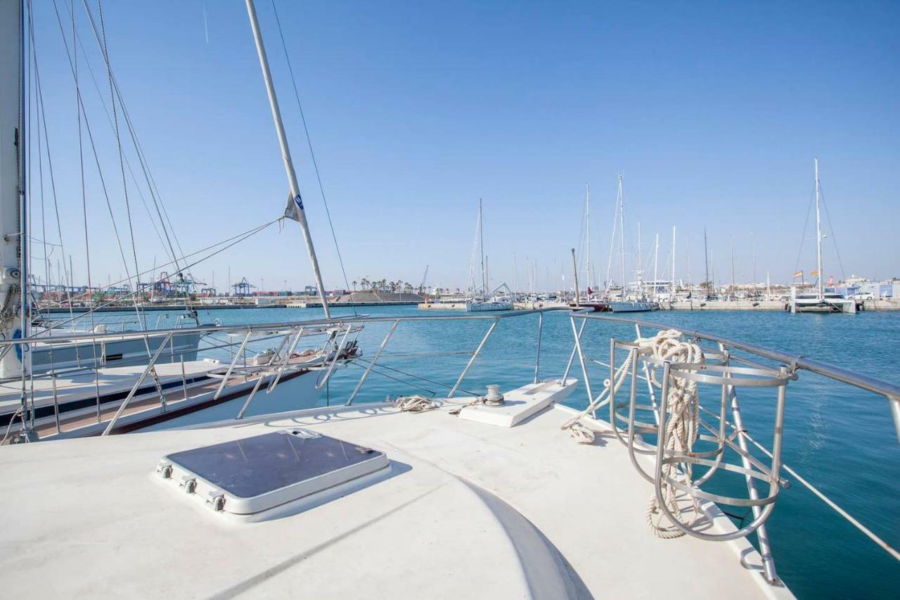 Ocean Aquarius Hotel en barco *