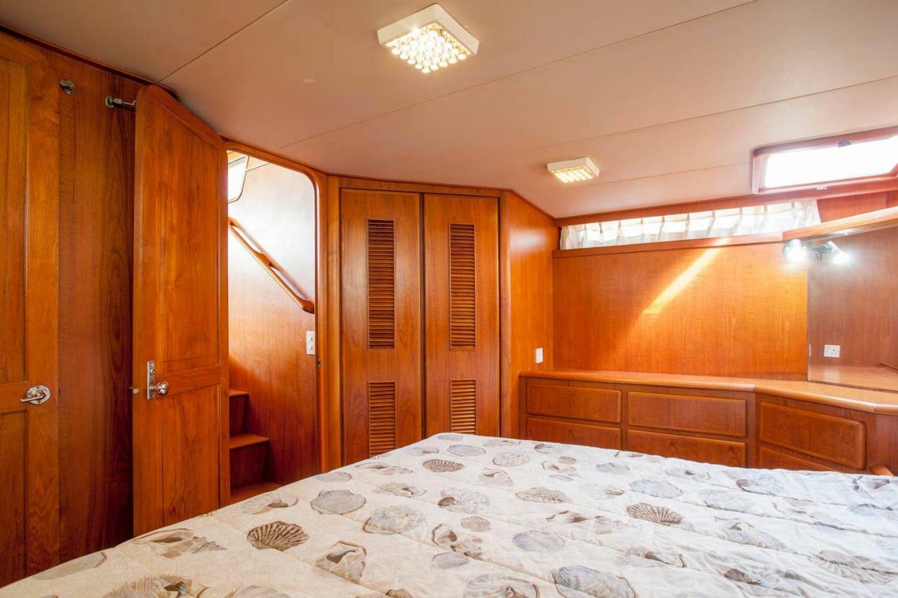 Ocean Aquarius Hotel en barco *