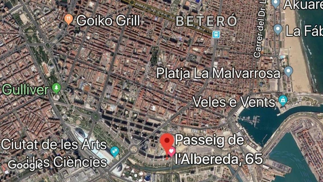 Apartment En La Ciudad De Ciencias Y Cerca De La Playa *