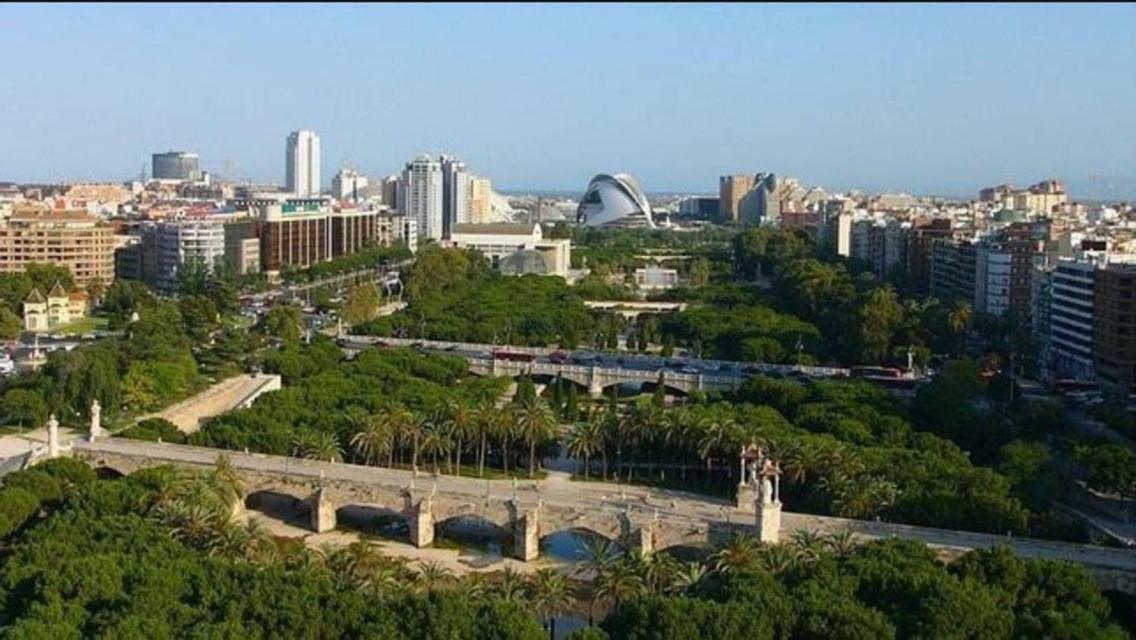 Apartment En La Ciudad De Ciencias Y Cerca De La Playa *