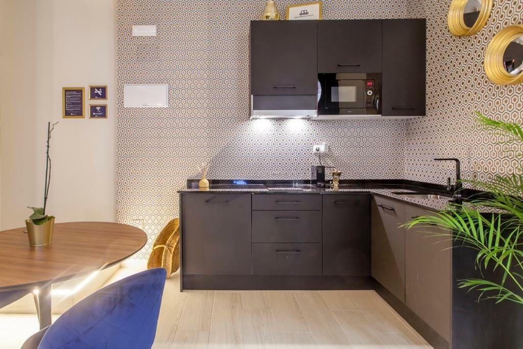 Mediterranean Flats Plaza Redonda *