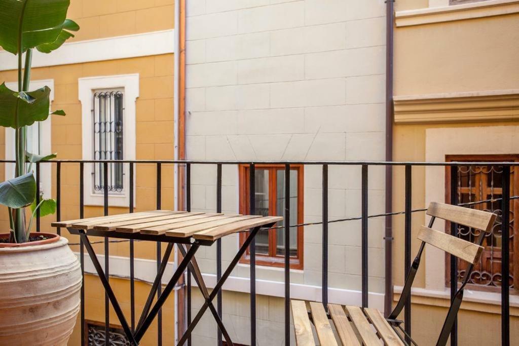 Mediterranean Flats Plaza Redonda *