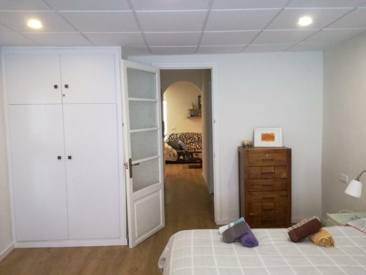 47 Carrer De Cadis, Puerta 1