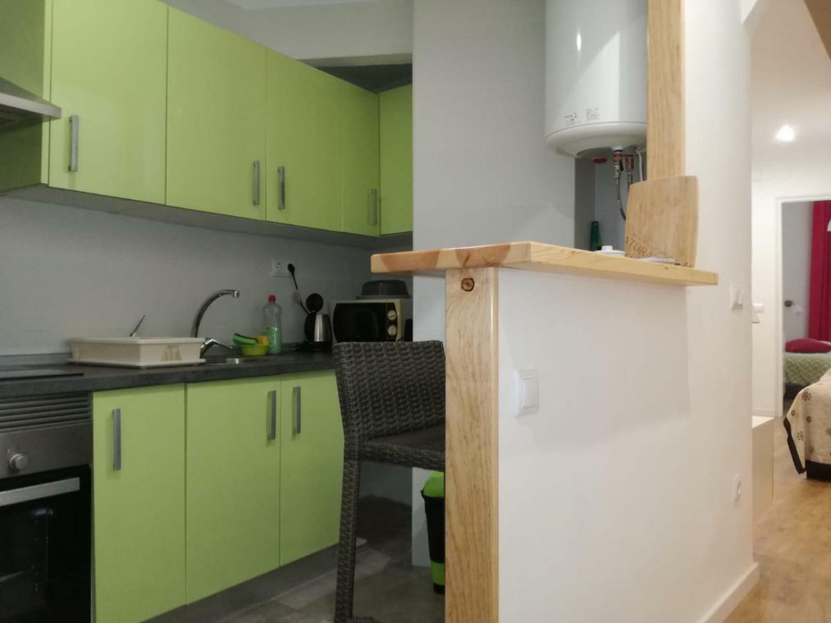 47 Carrer De Cadis, Puerta 1