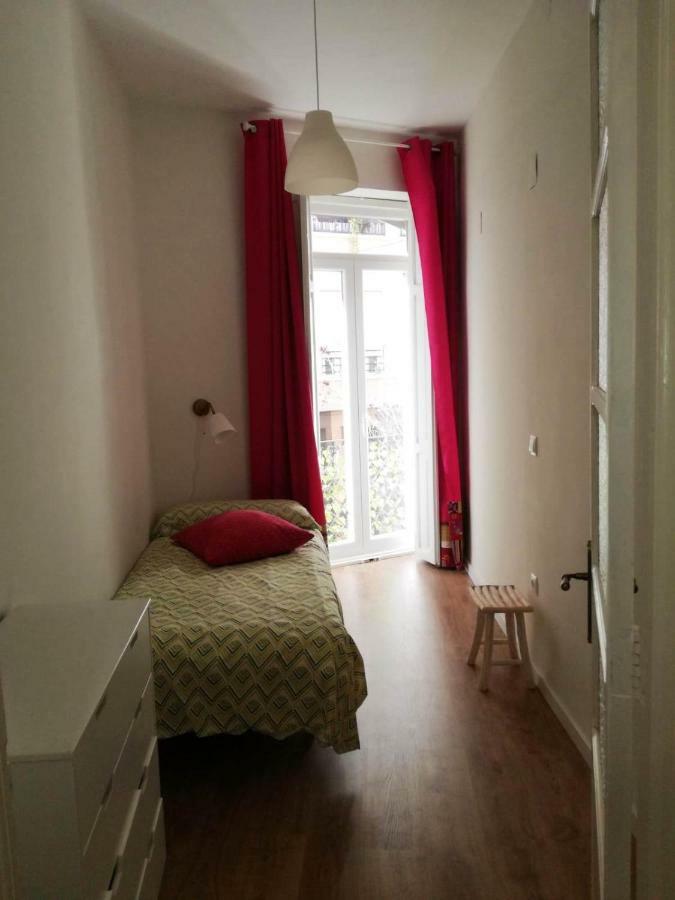 47 Carrer De Cadis, Puerta 1