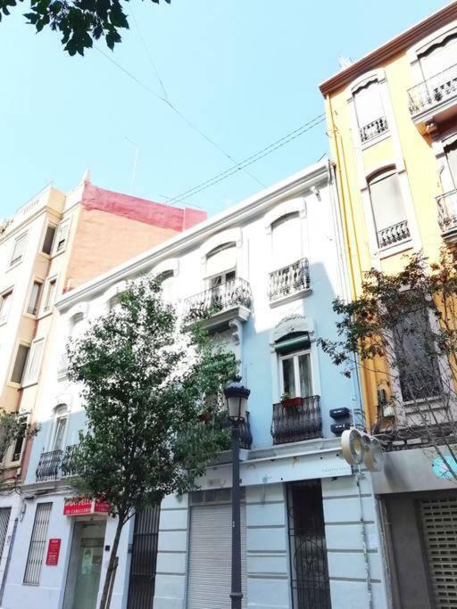 47 Carrer De Cadis, Puerta 1