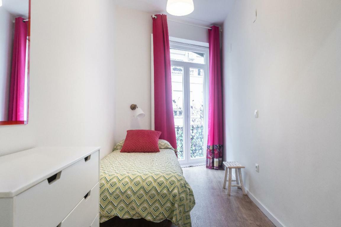 47 Carrer De Cadis, Puerta 1 *