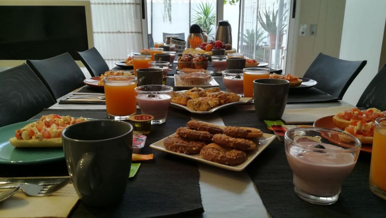 Angel Guimera & Breakfast