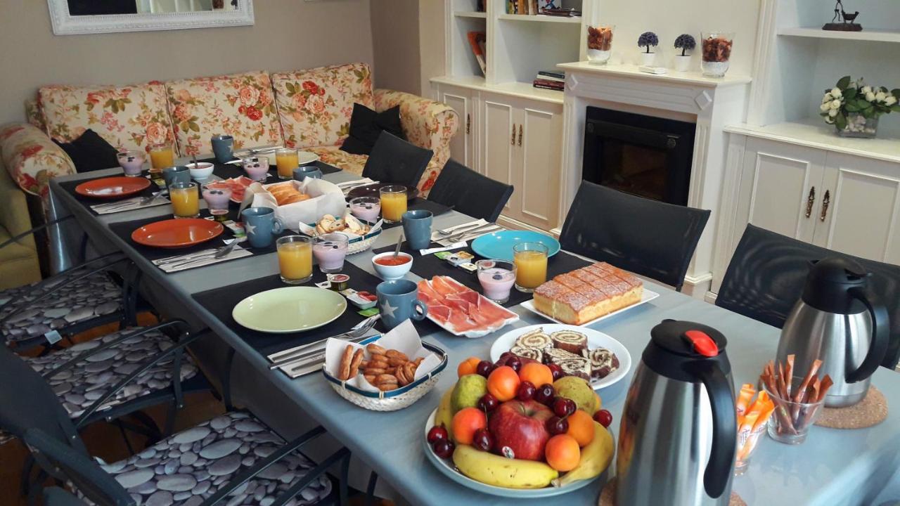 Angel Guimera & Breakfast *