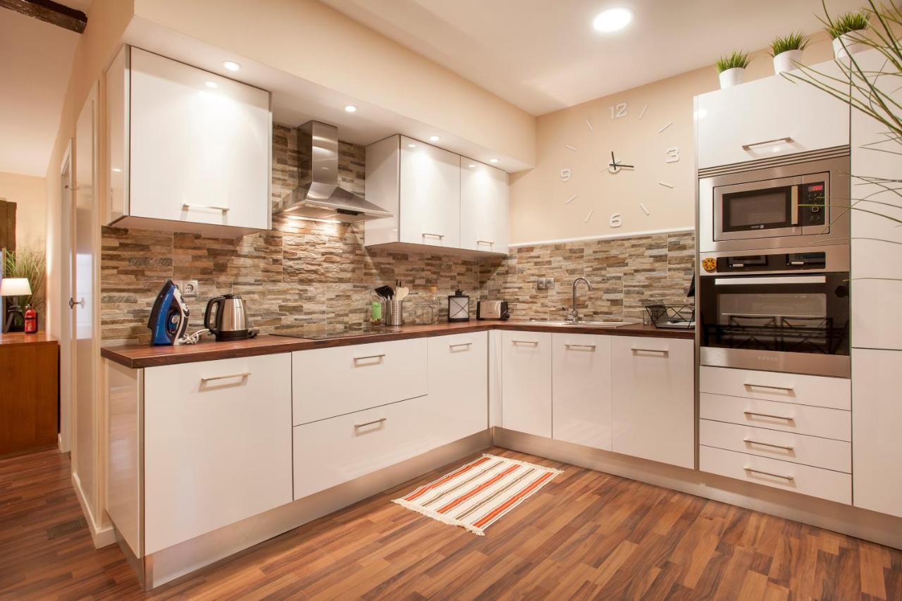 Fos Apartment