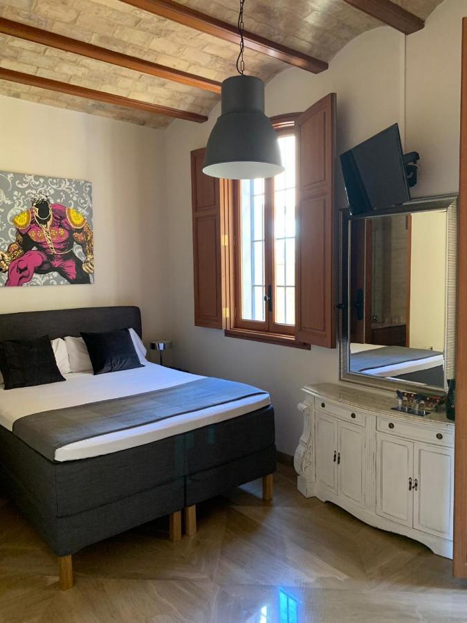 Reina Hotel